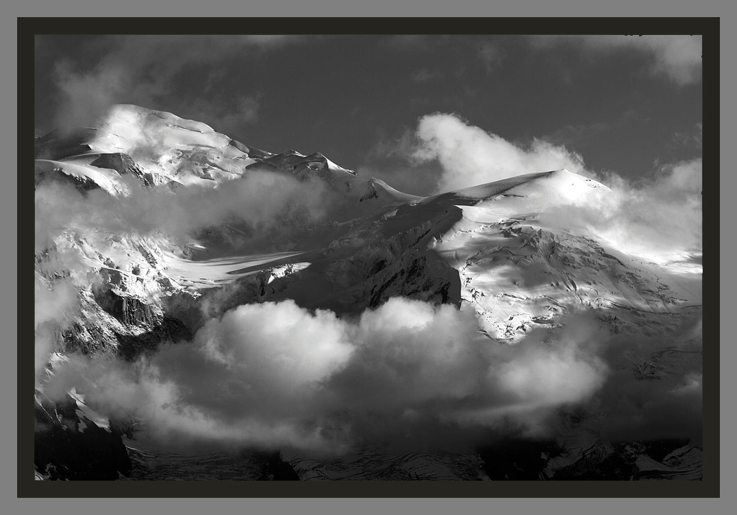 "Mont-Blanc en noir et blanc". Les plus belles photos&nbsp; du Mont-blanc par le photographe Christophe Bourreau