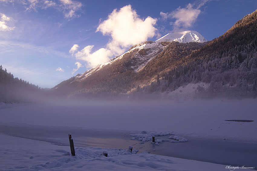 Ambiance sibérienne au lac de Montriond