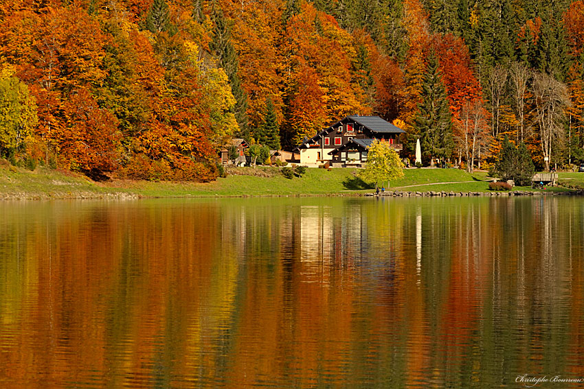 Couleurs d'automne au lac de Montriond