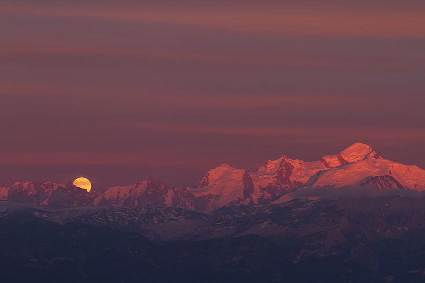 Photo du lever de la lune sur le Mont-blanc