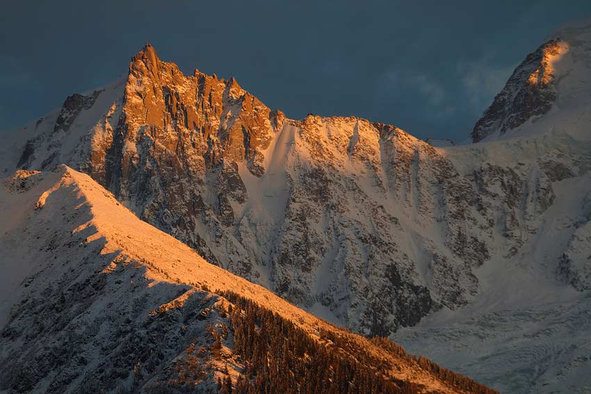Aiguille du Midi au coucher du soleil (Chamonix Mont-Blanc)