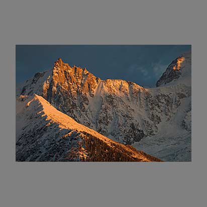 Aiguille du Midi au coucher du soleil - Chamonix Photo paysage . Photo de christophe Bourreau