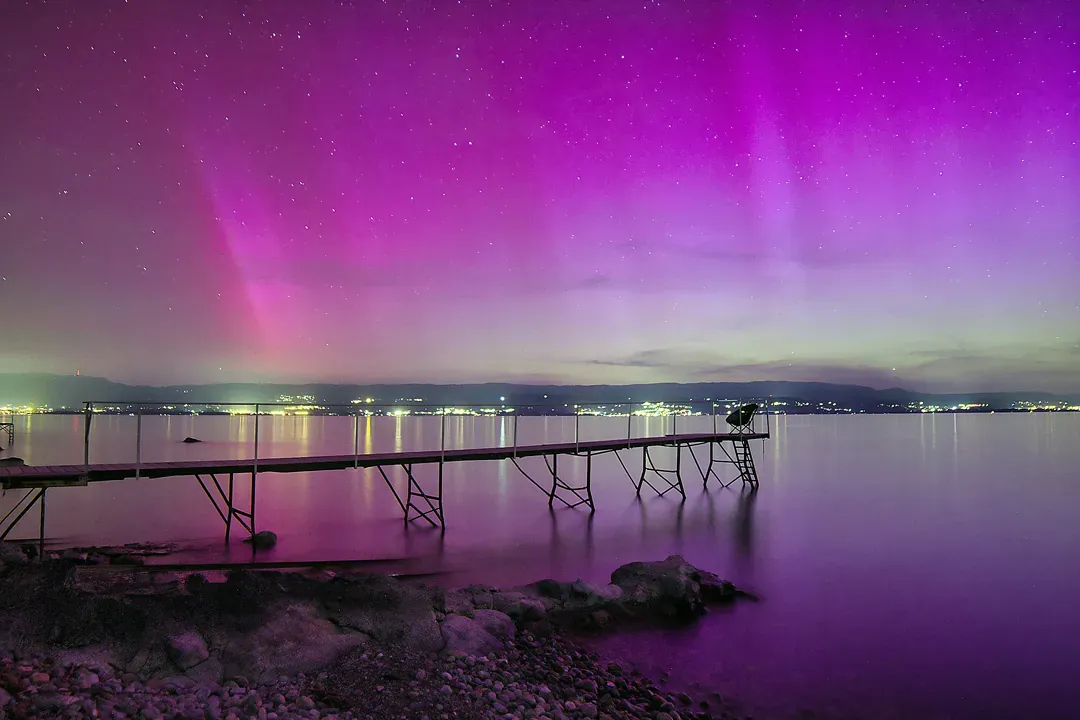 Lac Léman sous les aurores polaires - les plus belles photos du photographe Christophe Bourreau