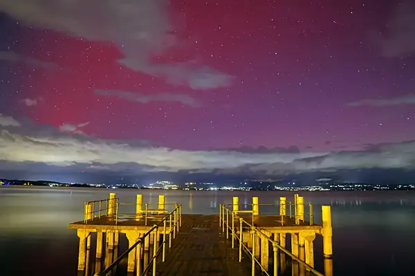 Aurores boréales sur le lac Léman, les plus belles photos du photographe Christophe Bourreau