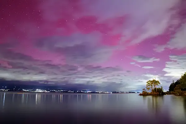 Aurores boréales sur le lac Léman, les plus belles photos du photographe Christophe Bourreau