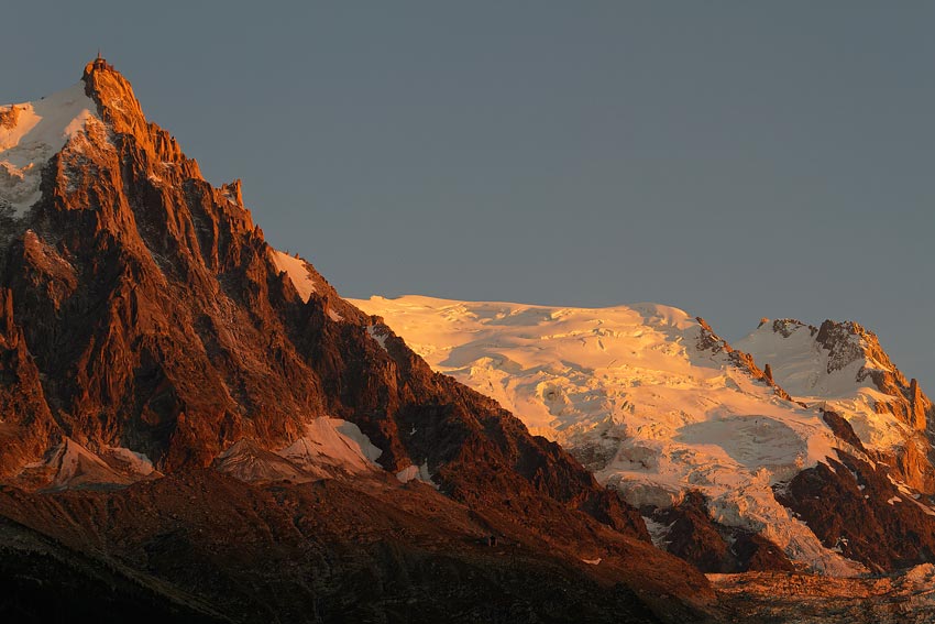 Aiguille du Midi depuis Chamonix au coucher du soleil